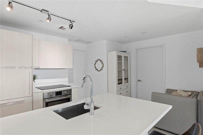 Foto del edificio - 501 NE 31st St
