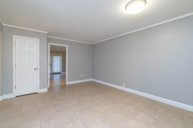 Building Photo - 431 Canberra Dr