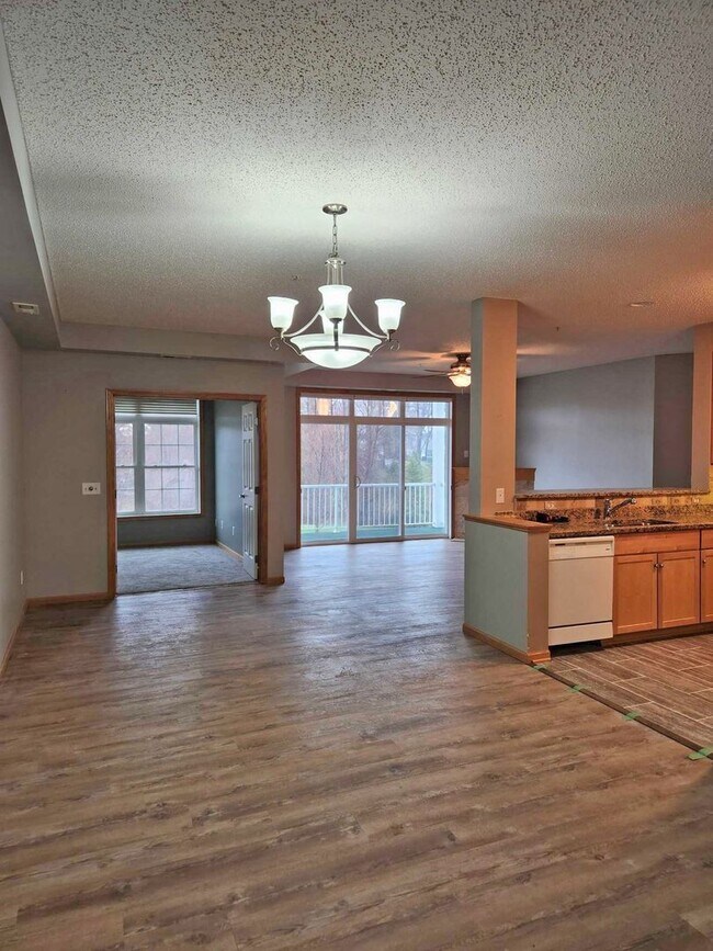 Foto del edificio - rare Demand village by the bay condo for l...