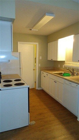 Building Photo - 2321 Tuscavilla Rd