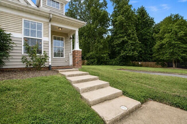 Foto del edificio - 3219 Cottage Rose Ln