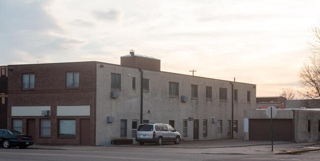 Building Photo - 127 E Lincoln St