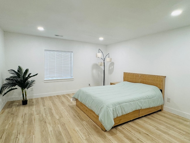 Building Photo - 952 S 1350 E