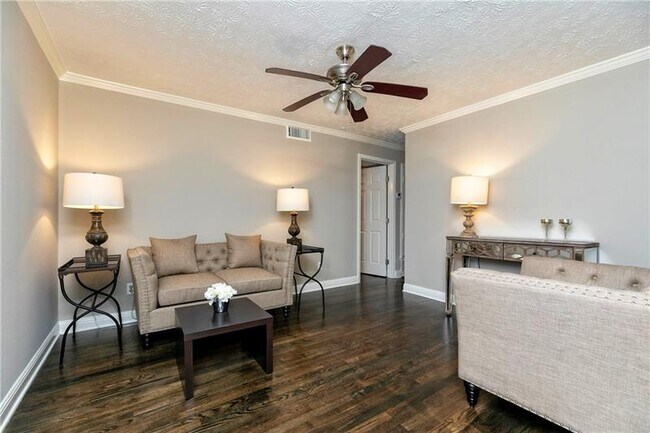 Building Photo - 21 Delmont Dr NE