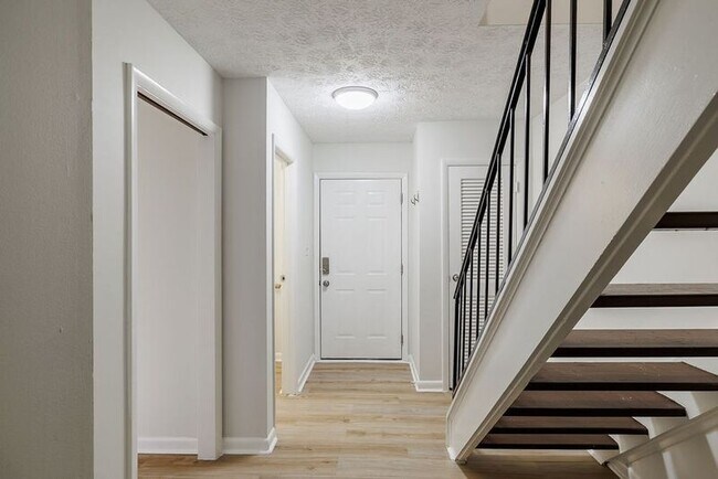Foto del edificio - 134 Fernbanks Ct