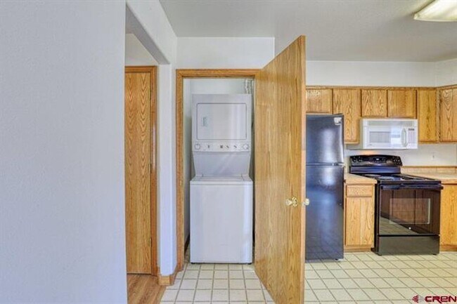Foto del edificio - Spacious 2 Story Condo on East Golf
