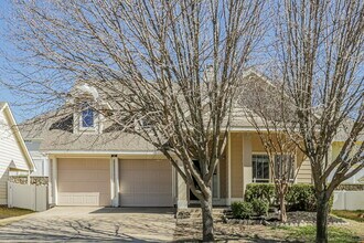 Building Photo - 317 Creekview Dr