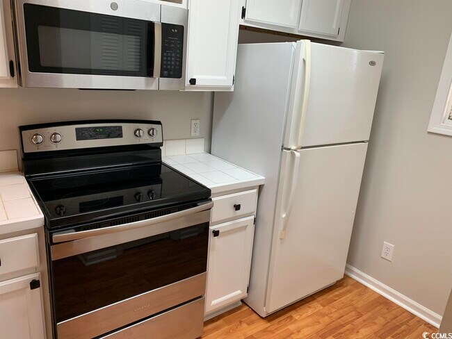 Building Photo - 1830 Fairway Ridge Dr