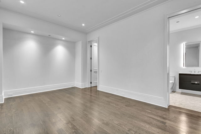 Building Photo - 159 E Walton Pl