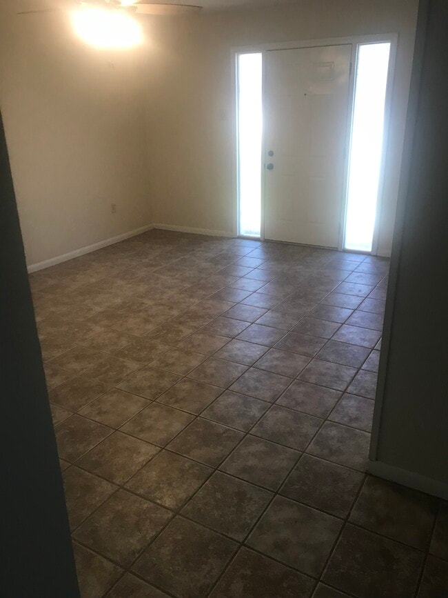 Building Photo - 6465 Park Manor Dr