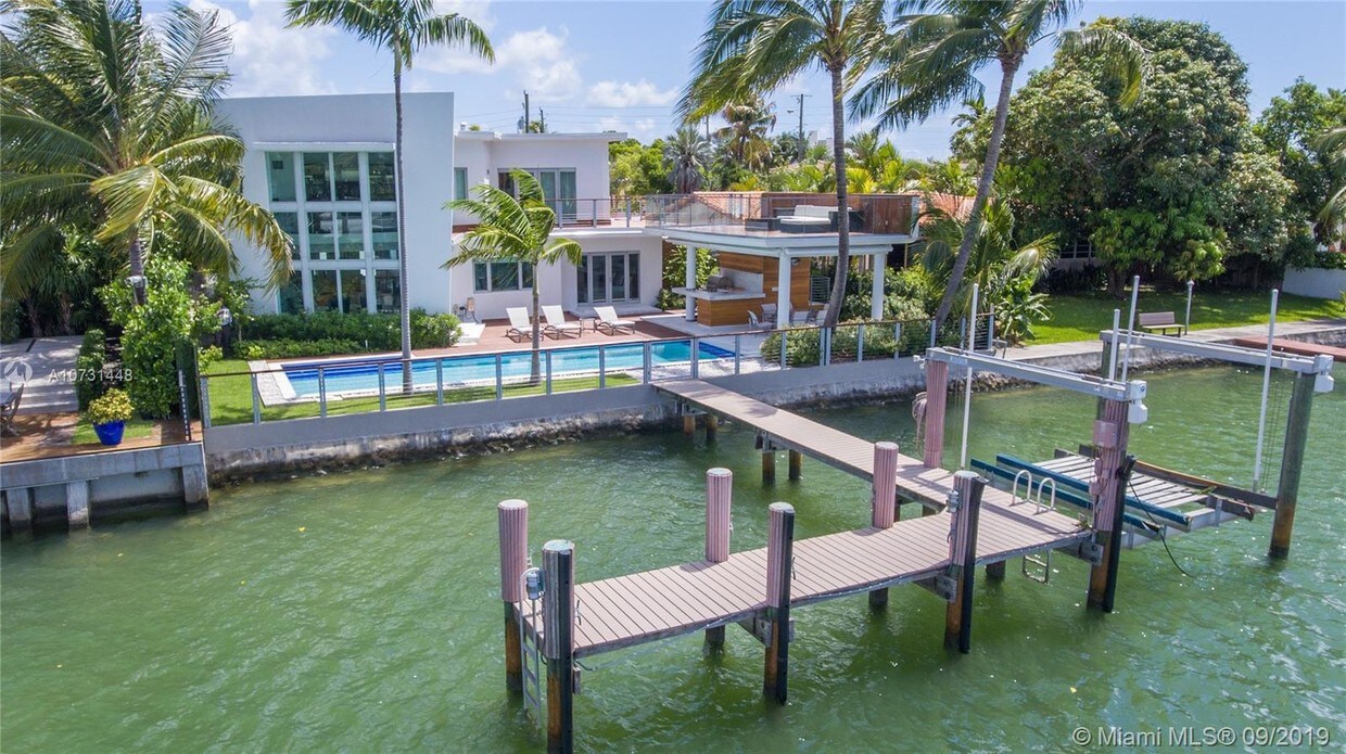 Primary Photo - 1200 S Biscayne Point Rd