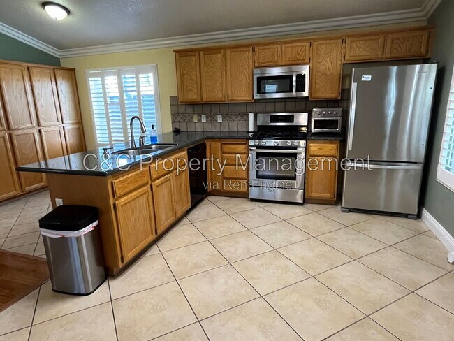Foto del edificio - 716 San Joaquin Ct