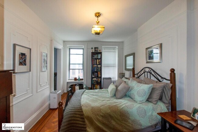 Building Photo - Carroll Gardens Brownstone One Bedroom