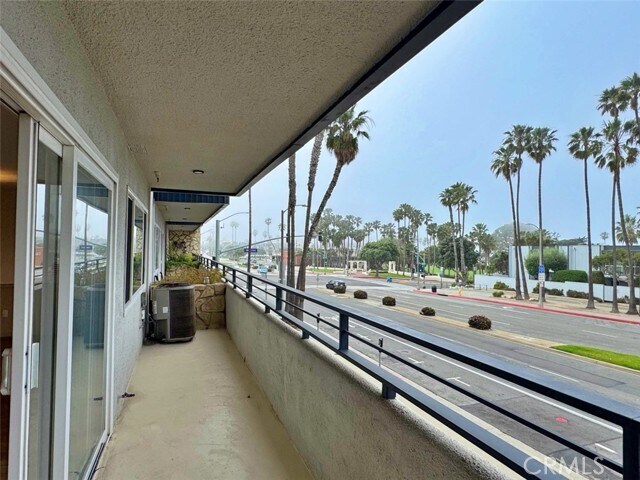 Foto del edificio - 230 S Catalina Ave