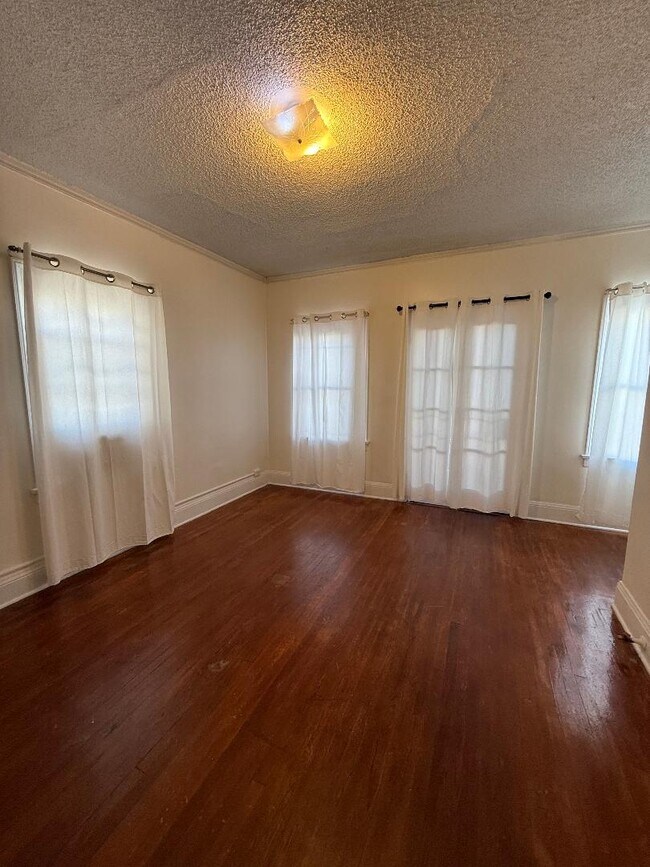 Foto del edificio - 1832 N Van Ness Ave