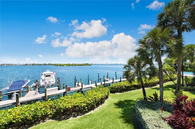 Foto del edificio - 12000 N Bayshore Dr