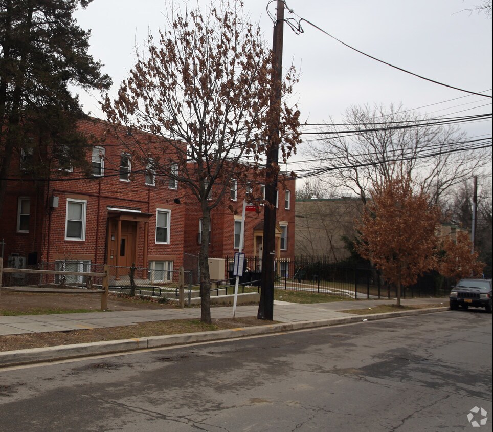 Foto del edificio - 3068 30th St SE
