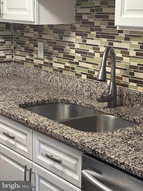 Building Photo - 54 Maple Dr