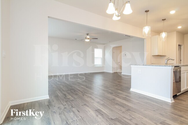 Foto del edificio - 604 Goldburn Wy
