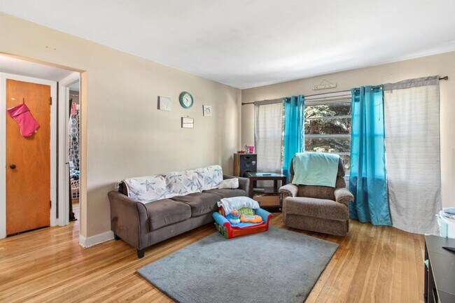 Foto del edificio - Charming 2 Bedroom Upper Unit in West Allis!