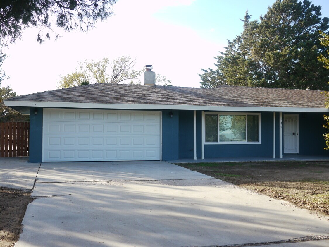Primary Photo - Charming 2-Bed, 1.5-Bath Home with 2-Car G...