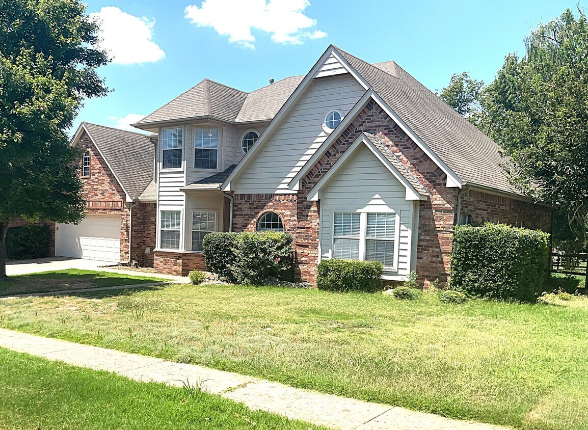 Foto principal - 1436 W Plymouth St