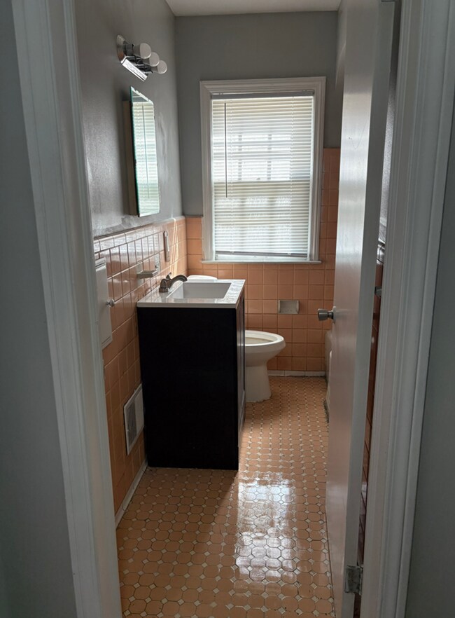 Foto del edificio - 5115 Farmbrook St