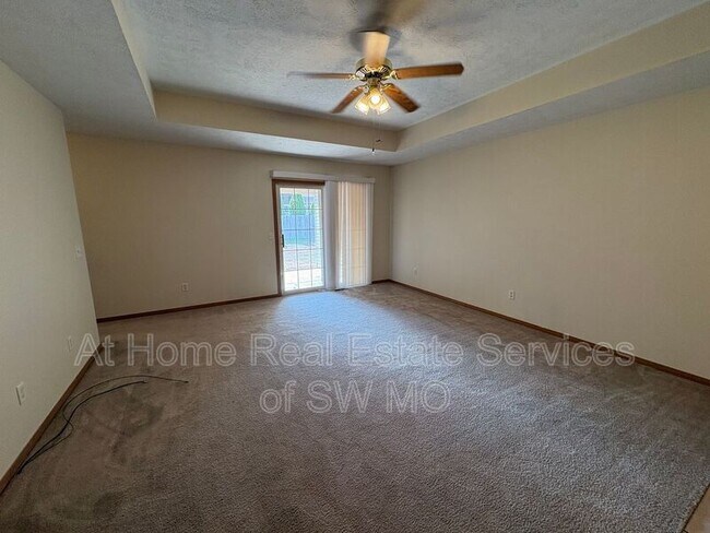 Building Photo - 4424 W La Siesta St