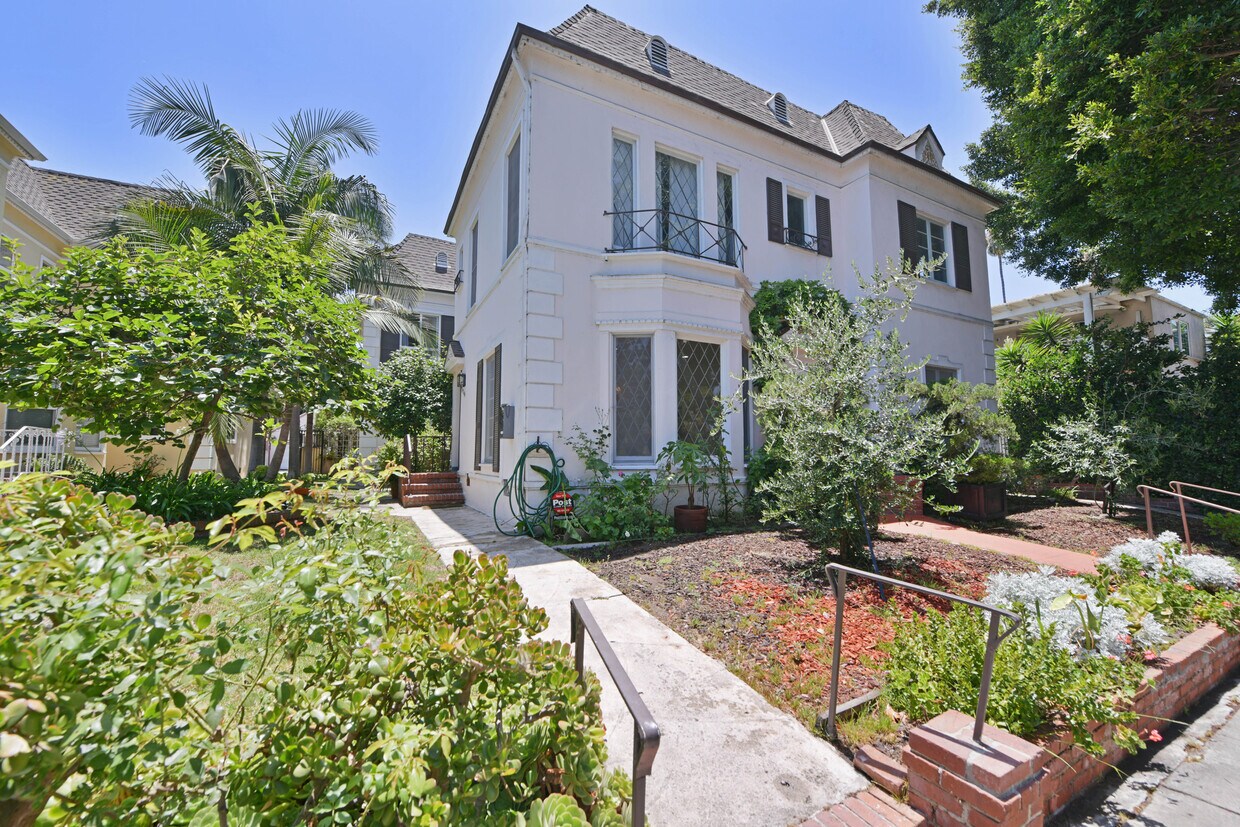 9372 W Olympic Blvd Unit 1, Beverly Hills, CA 90212 Apartments in