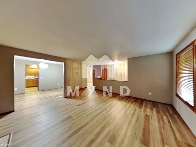 Building Photo - 3 br, 2.5 bath House - 1523 NE 115th St