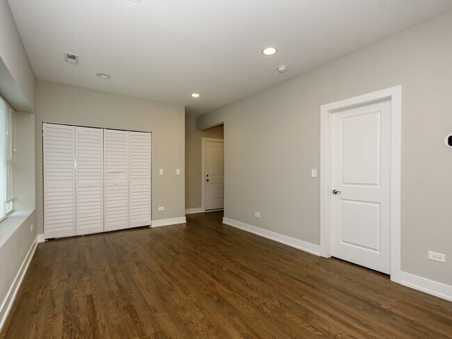 Building Photo - 4751 N Leavitt St