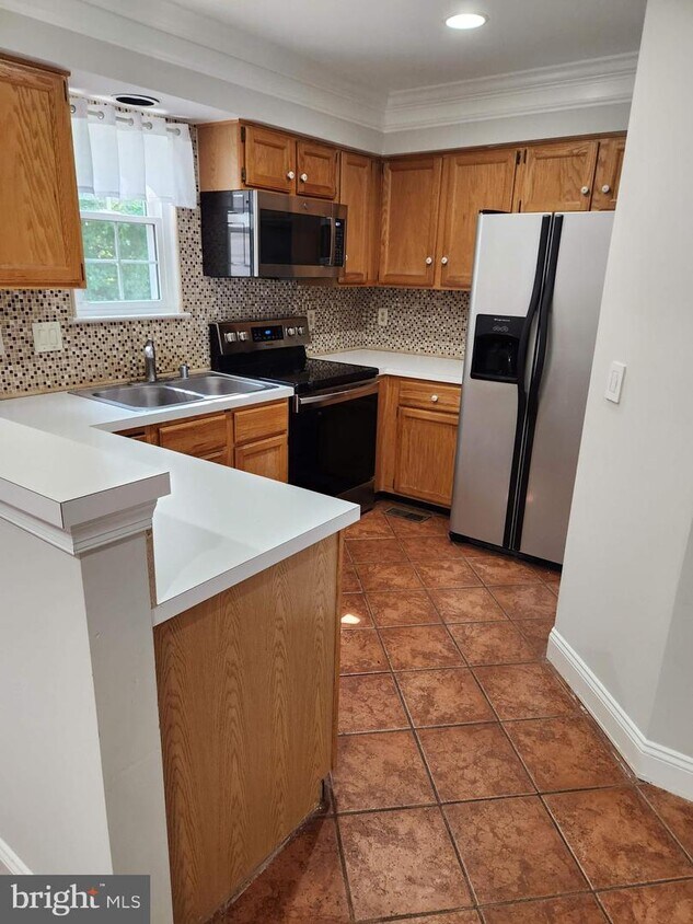 Primary Photo - 104 Hackley Ct