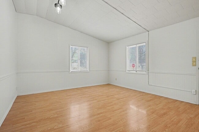 Building Photo - 2423 Sonora St