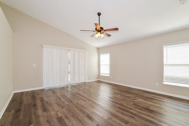 Foto del edificio - 4085 Waltham Forest Dr