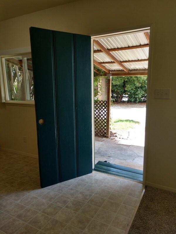 Building Photo - 12465 Gianella Rd