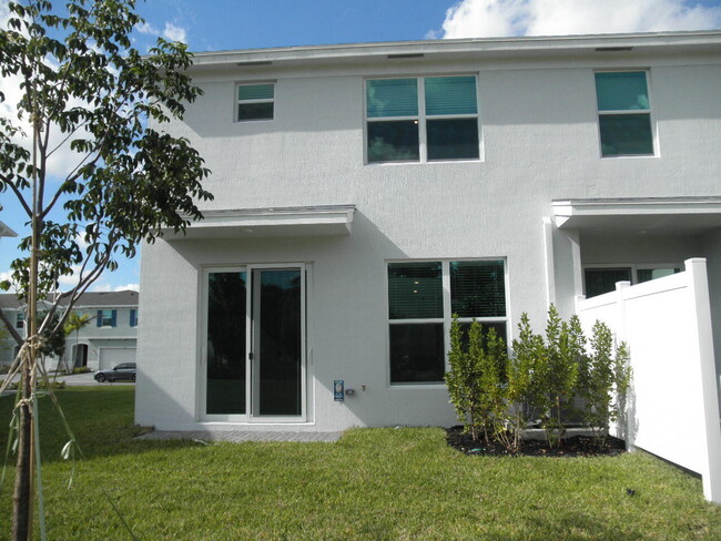 Foto del edificio - 4378 Hammock Grove Dr