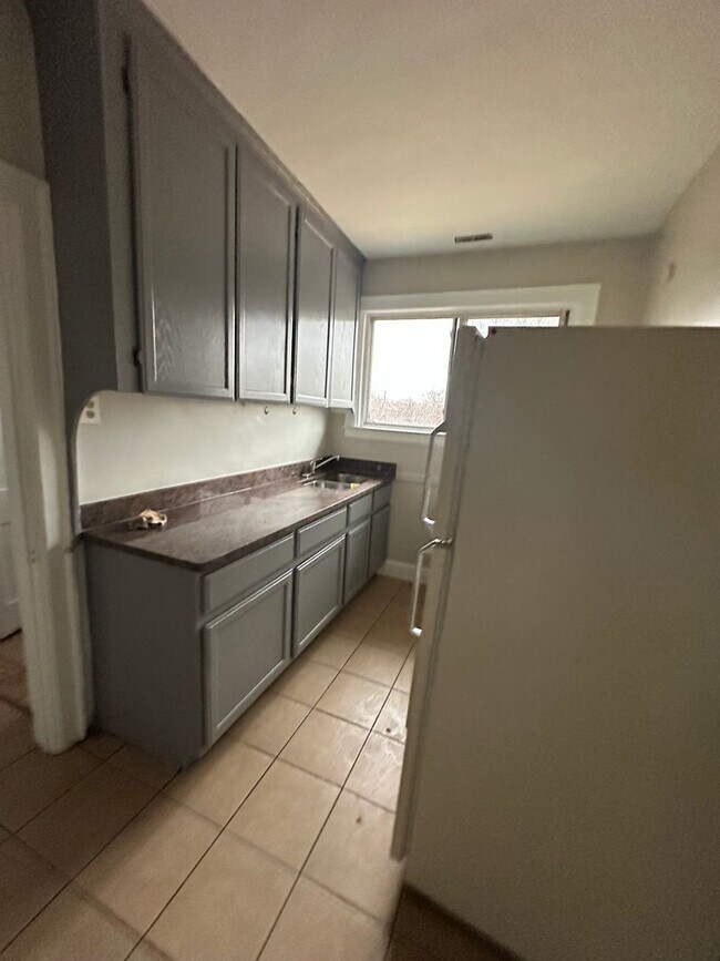 Building Photo - 2741 Doris St