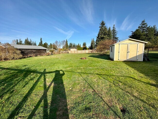 Foto del edificio - 2728 Cedarwood Ave
