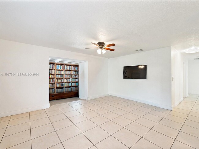 Building Photo - 700 SW 12th Ave