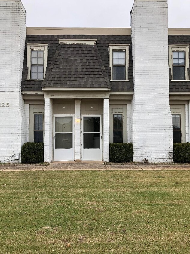Primary Photo - 2125 Beaumont Dr