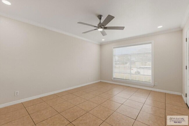 Foto del edificio - 711 Cisneros St