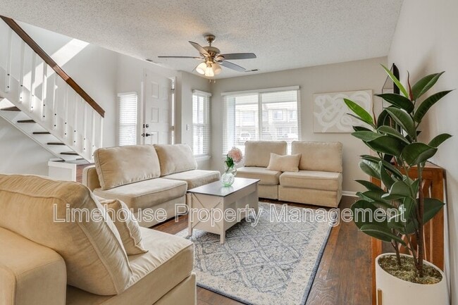 Foto del edificio - 749 Quesnel Dr