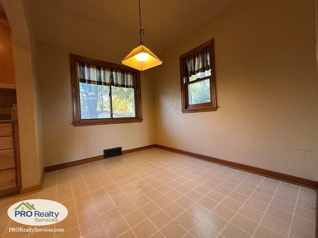 Building Photo - 3 Bedroom House **$1,000.00 off January's Rent with a January 2026 Move In**