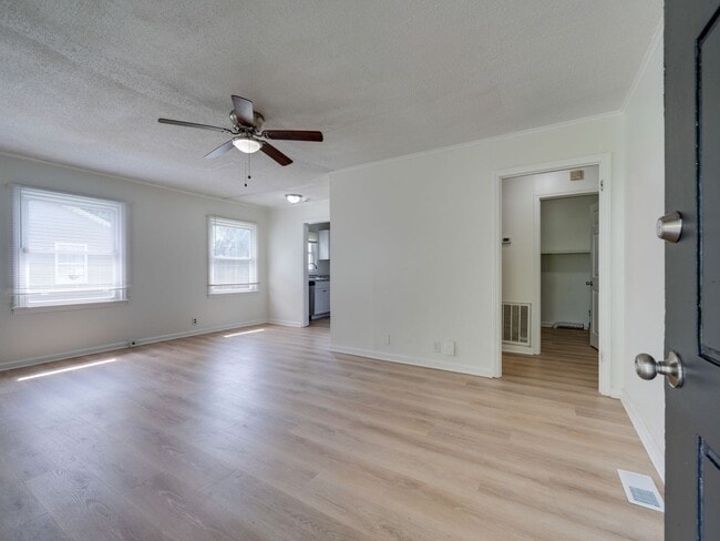 Building Photo - 139 Darnell Pl