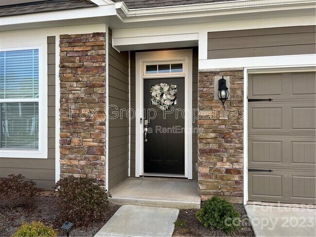 Foto del edificio - 345 Preston Rd