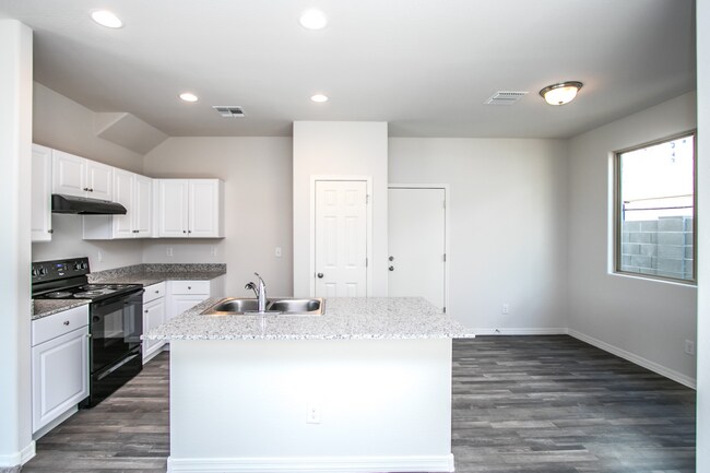 Foto del edificio - 3Br Home $1799 59th Ave/Broadway