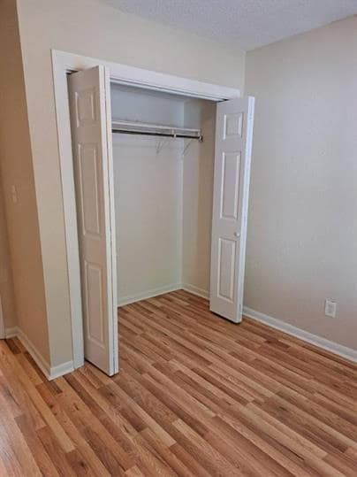 Building Photo - 872 Deerwood Ln