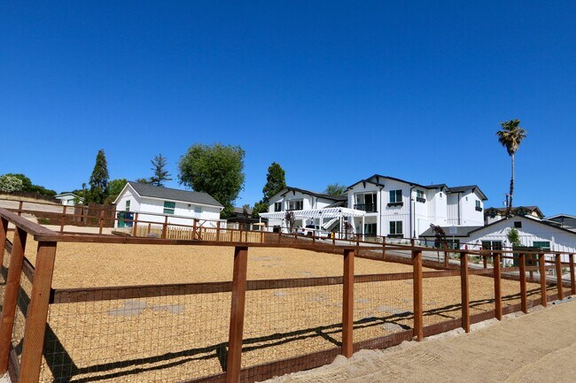 Foto del edificio - NEWLY Designed & Furnished Modern Farmhous...