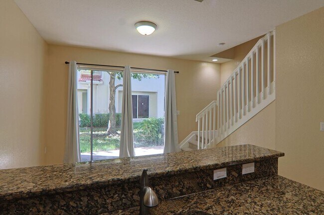 Foto del edificio - 21211 NW 14th Pl