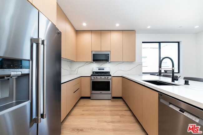 Building Photo - 4615 St Charles Pl